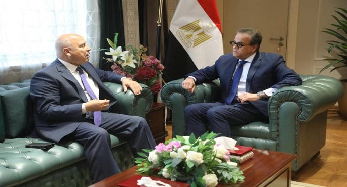 وزير الصحة يبحث مع كامل الوزير رفع كفاءة سلاسل الإمداد الدوائى ودعم الجهود الإنسانية