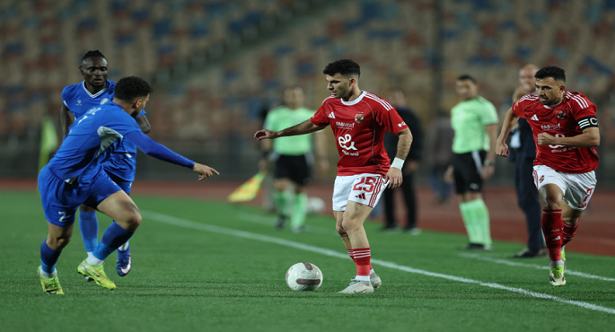 الأهلى يتمسك بالمنافسة على لقب الدورى بفوز +90 على سموحة