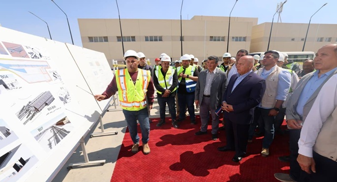 وزير النقل يجرى جولة تفقدية بقطاعات مشروع مونوريل غرب النيل