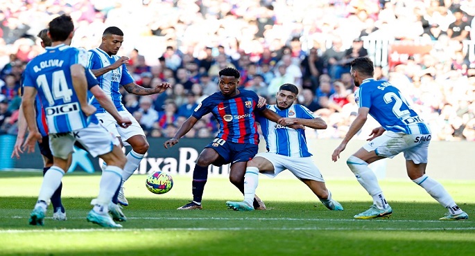 برشلونة يستضيف إسبانيول فى ديربى كتالونيا للابتعاد بصدارة الدورى الإسبانى