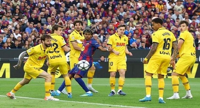 برشلونة يكتسح إسبانيول برباعية ويحكم قبضته على صدارة الليجا