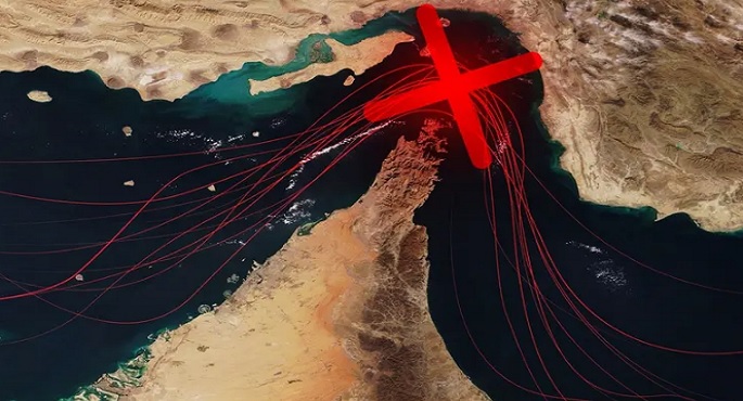 مع بدء سريانه .. ترامب يحذر السفن الإيرانية من استهداف الحصار الأمريكى لمضيق هرمز  .. وإيران ترد بتهديد موانئ الخليج