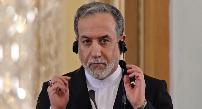 إيران.. أزمة هرمز تكشف “شرخا” بين السياسيين والعسكريين