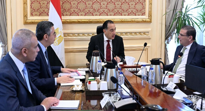 رئيس الوزراء يتابع موقف توافر السلع الاستراتيجية فى الأسواق والاستعدادات لتوريد القمح المحلى