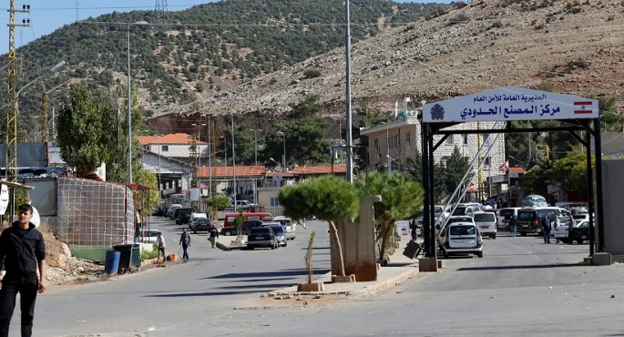 جيش الاحتلال ينذر بإخلاء معبر حدودى بين لبنان وسوريا تمهيدا لمهاجمته