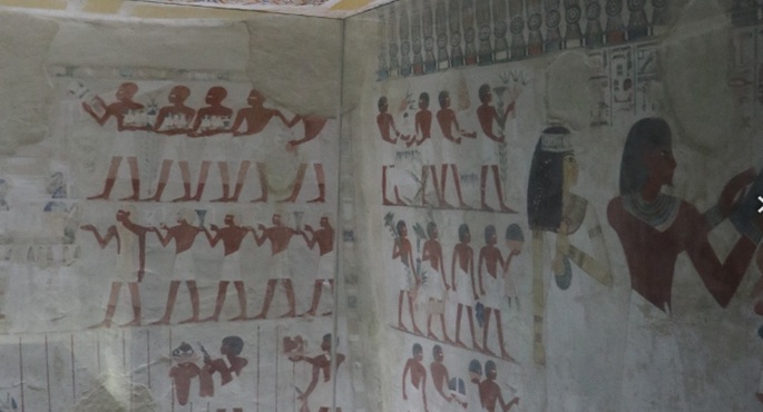 ترميم وتطوير 3 مقابر أثرية بجبانة الخوخة بالبر الغربى فى الأقصر