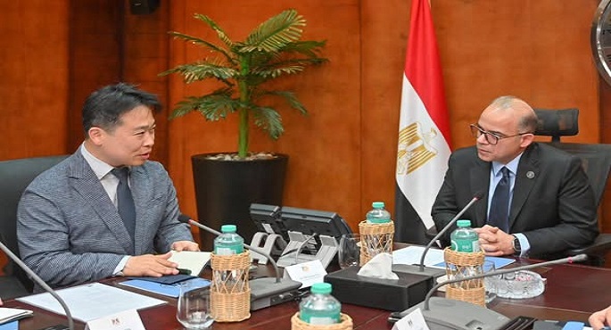 وزير الاستثمار والتجارة الخارجية يبحث مع قيادات “سامسونج” و”إل جى” خطط التوسع الاستثمارى