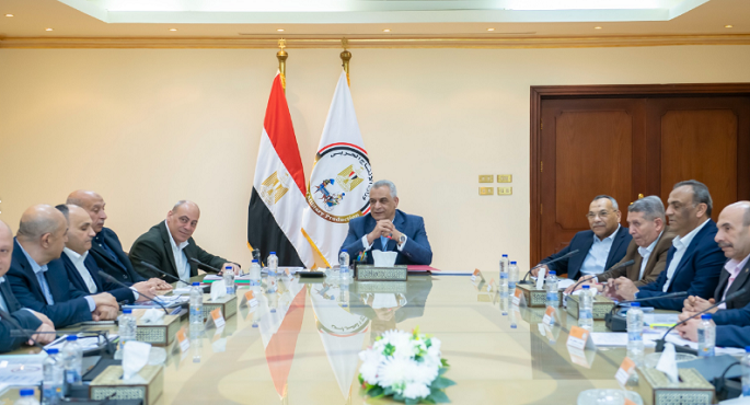 وزير الدولة للإنتاج الحربى : حل المشكلات التي تواجه العملية التصنيعية بالاستعانة بالأفكار والمقترحات البحثية للمبتكرين