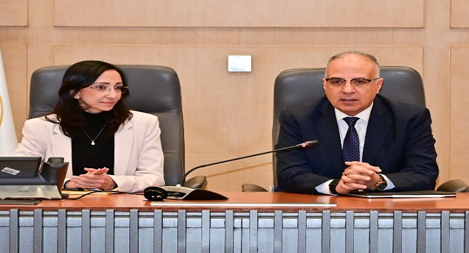 وزير الموارد المائية ومحافظ البحيرة يبحثان حالة المنظومة المائية بالمحافظة