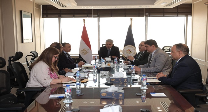 وزير السياحة والآثار يبحث سبل تطوير منظومة العمل فى مجال الغوص والأنشطة البحرية فى مصر