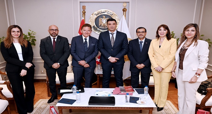 وزير الصناعة : نسعى لشراكة صناعية مع سويسرا عبر نقل التكنولوجيا وتوطين الصناعة