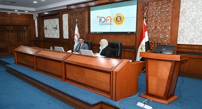 وزير الصناعة يوجه بضرورة تقديم الخدمات للمستثمرين بكفاءة واحترافية عالية