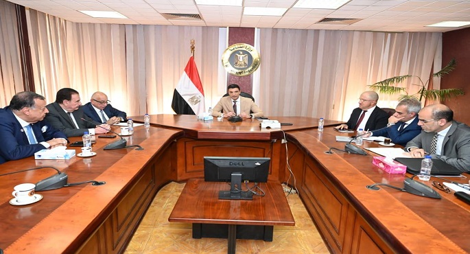 وزير الصناعة يبحث مع اتحاد الصناعات المصرية سبل تعظيم الاستفادة من الخامات التعدينية وتعميق الصناعة المحلية
