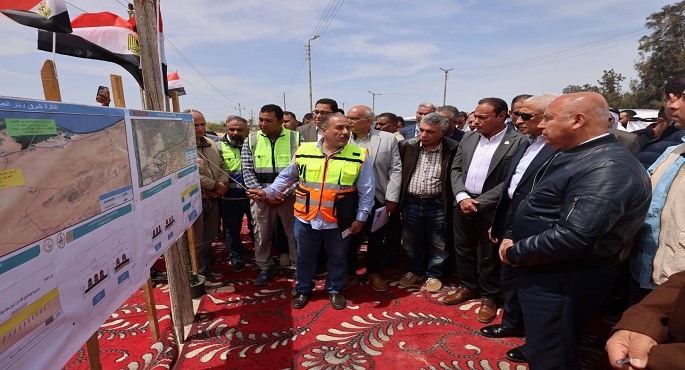 بالصور .. وزير النقل يقوم جولة تفقدية بعدد من المشروعات التنموية والخدمية بمحافظة شمال سيناء