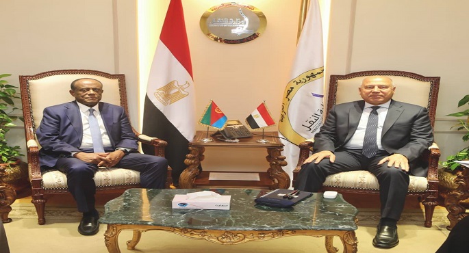 وزير النقل يبحث مع المستشار الاقتصادى للرئيس الإريترى ووزير التجارة والصناعة تدعيم التعاون فى مجالات النقل المختلفة