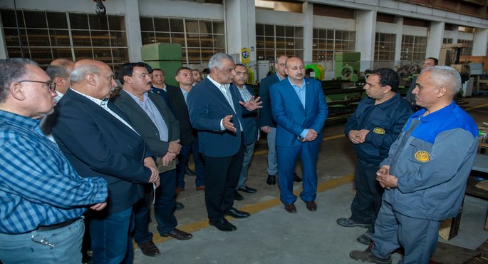 وزير الدولة للإنتاج الحربى يتابع تنفيذ الخطط الإنتاجية فى “أبو زعبل للصناعات الهندسية”