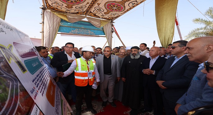 وزير النقل يشهد التشغيل التجريبى لكوبرى أعلى مزلقان أبو شوشة بمحافظة قنا