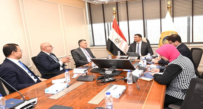 وزير الصناعة يبحث مع وفد بنك أبوظبي الأول- مصر سبل تمويل المشروعات الصناعية