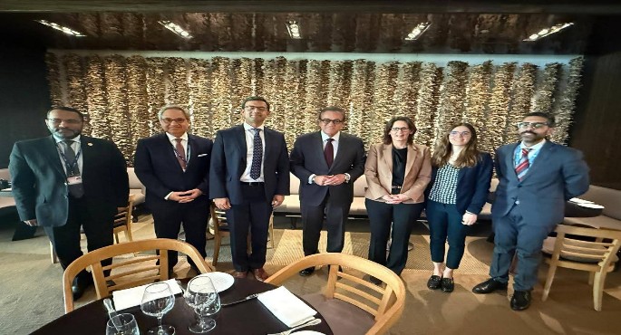 وزير الصحة يبحث مع البنك الدولى تعزيز التعاون فى القطاع الصحى
