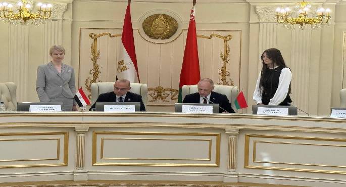 مصر وبيلاروسيا توقعان بروتوكول تعاون لتوطين الصناعات وتعزيز التبادل التجارى
