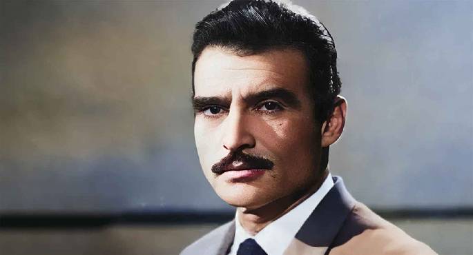فى ذكرى رحيل أحمد مظهر .. مسيرة فنية خالدة لفارس السينما المصرية