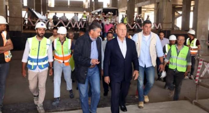 وزير النقل يتفقد مواقع العمل بالخط الثانى من شبكة القطار الكهربائى السريع فى المسافة من ديروط حتى الأقصر