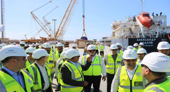 وزير الكهرباء يشهد مراسم استقبال وعاء ضغط المفاعل للوحدة النووية الثانية