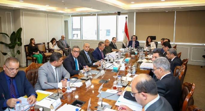 وزيرة الإسكان تتابع جهود الهيئة فى دفع الاستثمار السياحى والاستفادة من المقومات السياحية