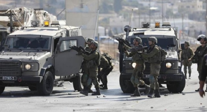 الاحتلال يقتحم مخيم الفارعة ويحتجز عددا من الفلسطينيين