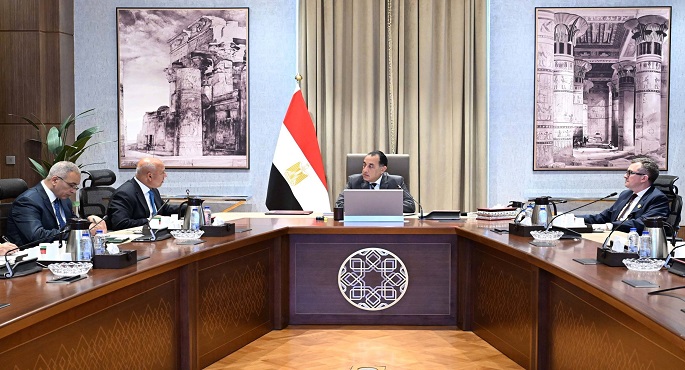 رئيس الوزراء يتابع الموقف التنفيذى لعدد من مشروعات قطاع الطرق