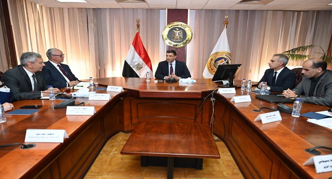 وزير الصناعة: مصر تستهدف التحول إلى مركز إقليمى لتصنيع وتصدير المواد الفعالة للأدوية