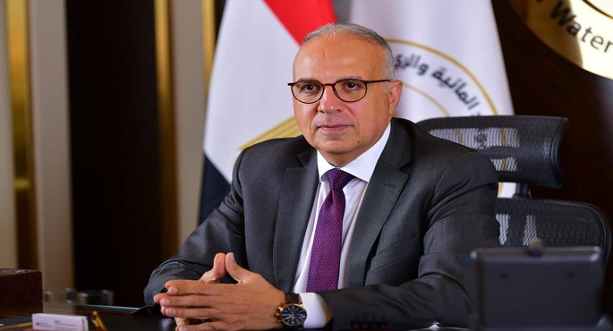 وزير الرى يتابع موقف المشروع القومى لضبط نهر النيل وفرعيه