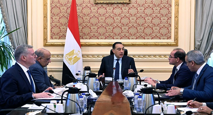 رئيس الوزراء يتابع الجهود الحكومية لتوفير المنتجات البترولية وتعزيز المخزون