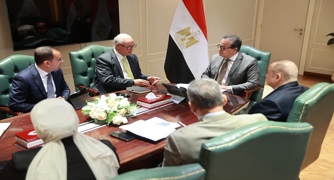 وزير الصحة يبحث مع رئيس غرفة صناعة الدواء تعزيز توطين صناعة الدواء ودعم الاكتفاء الذاتى