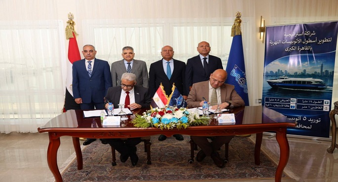 وزير النقل ورئيس هيئة قناة السويس ومحافظ القاهرة يشهدون توقيع عقد لبناء وتوريد 5 أتوبيسات نهرية