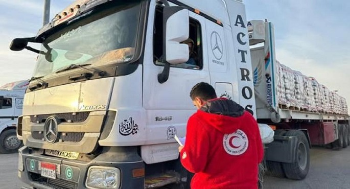 الهلال الأحمر المصرى يطلق قافلة “زاد العزة” 190 بحمولة أكثر من 3 آلاف طن من المساعدات الإنسانية الشاملة