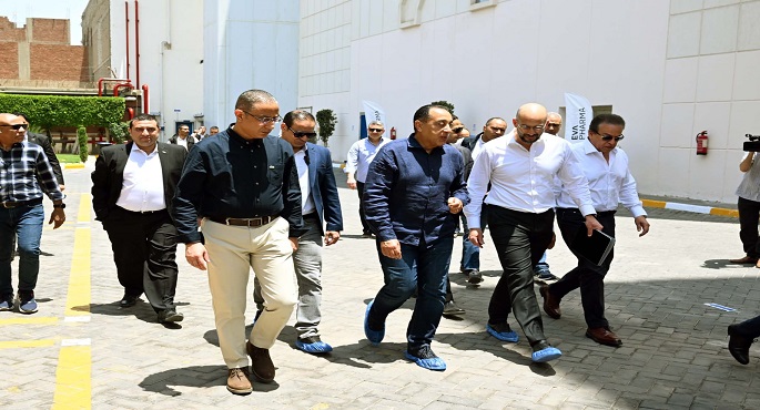 رئيس الوزراء يتفقد مصنع شركة “إيفا فارما”ويؤكد دعم الحكومة للمشروعات الصناعية الجادة