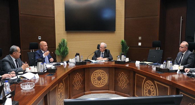 نائب رئيس الوزراء للشئون الاقتصادية يستعرض مع وزير النقل موقف مشروع شبكة القطار الكهربائى السريع