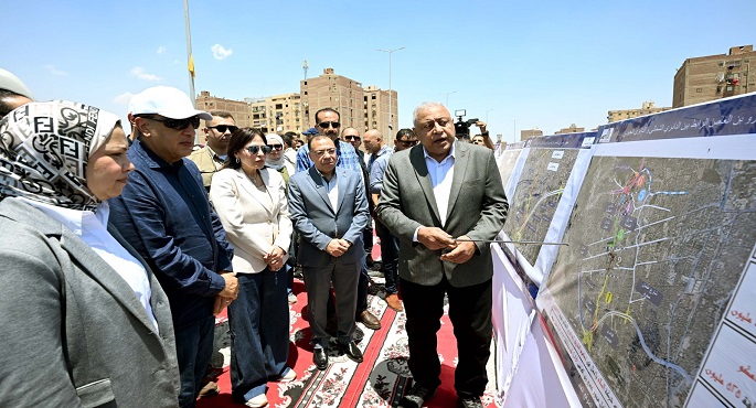 رئيس الوزراء يتفقد محور عمرو بن العاص..و يوجه الشكر لجميع العاملين فى هذا المشروع الحيوى المهم