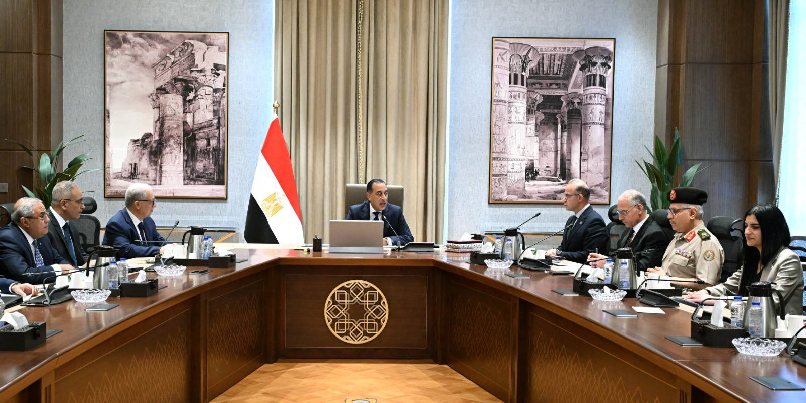 رئيس الوزراء يتابع موقف طرح عدد من الشركات الحكومية فى البورصة