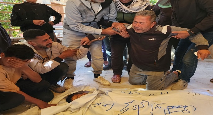 استشهاد فلسطينيين اثنين وإصابة آخرين فى قصف إسرائيلى شرق غزة وغربها