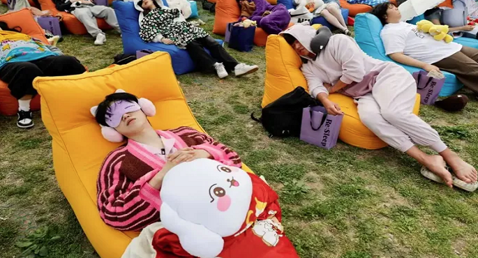 من ينام أفضل .. يفوز بـ “ماراثون القيلولة” !!