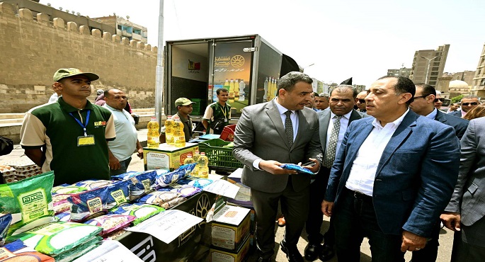 رئيس الوزراء يتفقد معرض “أهلًا بالعيد” بمنطقة الجمالية
