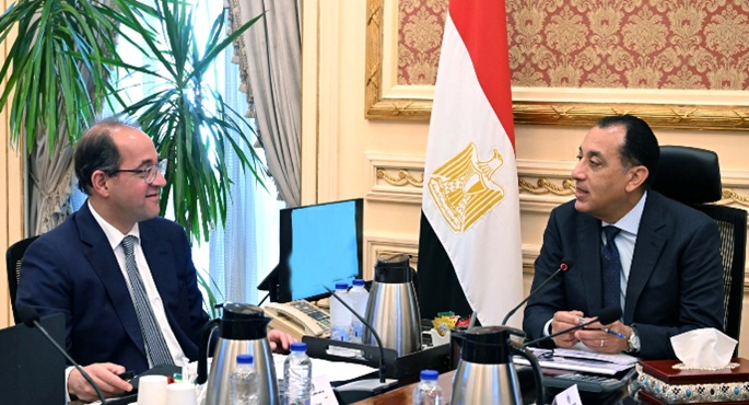 الحكومة تبدأ إجراءات التحول نحو السيارات الكهربائية تفعيلا لاستراتيجية النقل الأخضر