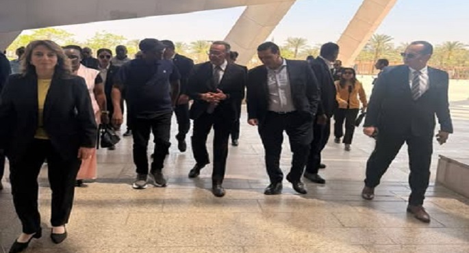 بالصور.. رئيس وزراء بوروندى وقرينته يزوران المتحف المصرى الكبير
