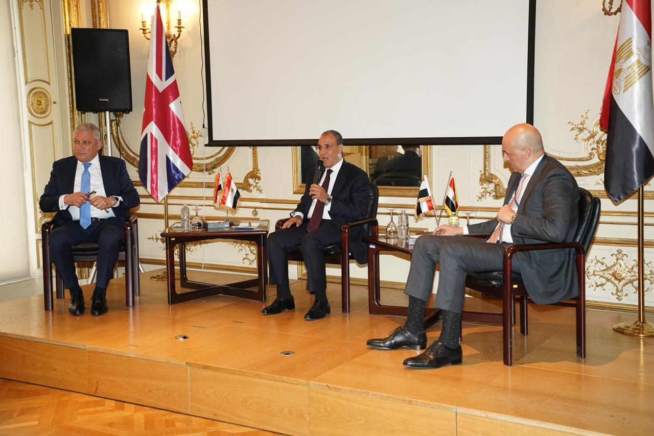 وزير الخارجية يلتقى بأعضاء الجالية المصرية فى لندن