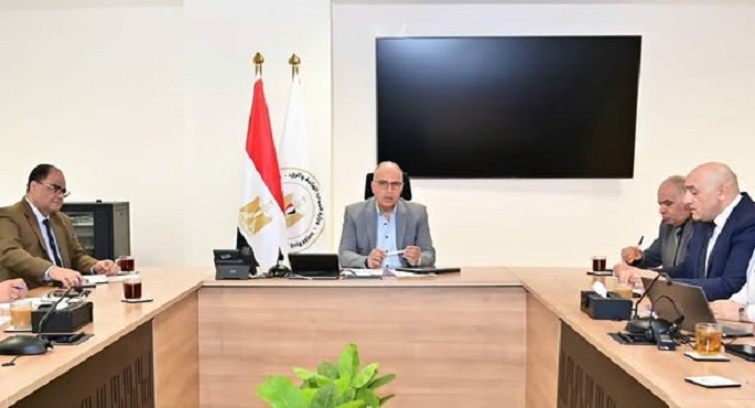 وزير الرى يتابع إجراءات إزالة التعديات على المجارى المائية وأملاك الرى