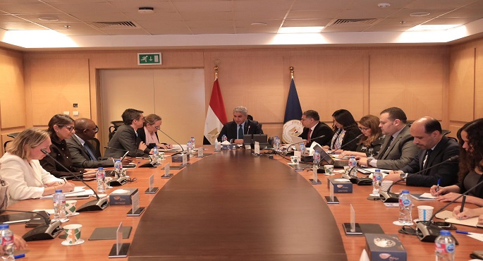 وزير السياحة يبحث مع وفد البنك الدولى سبل تعزيز التعاون فى قطاع السياحة