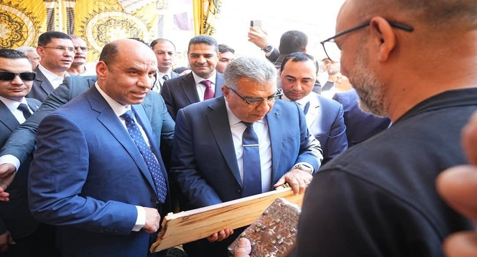 وزير العمل ومحافظ الدقهلية يفتتحان وحدة تدريب مهنى متنقلة بقرية “طيبة” بنبروه