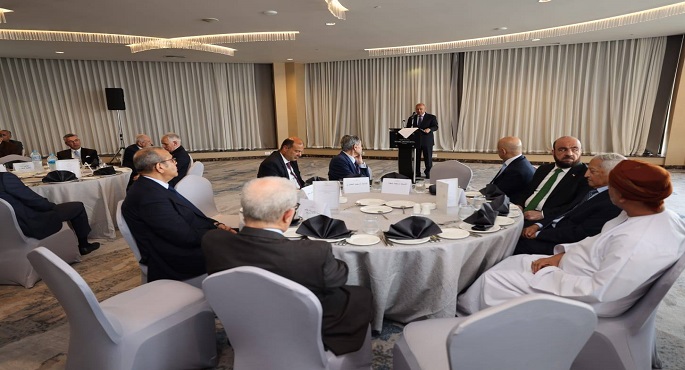 وزير النقل يؤكد أهمية بناء منظومة نقل ولوجستيات متكاملة لدعم سلاسل الإمداد
